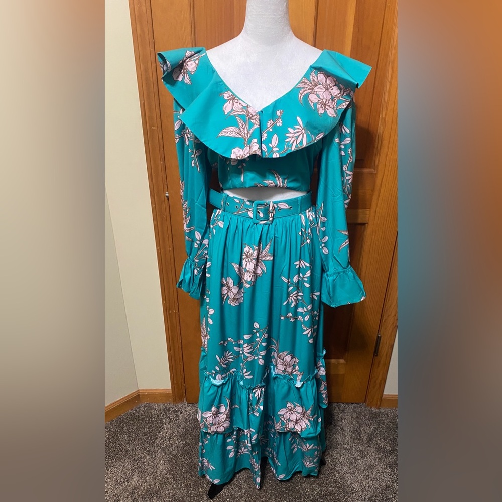 NWT Floral 3 Piece Maxi Skirt and Croptop - Picture 3 of 5